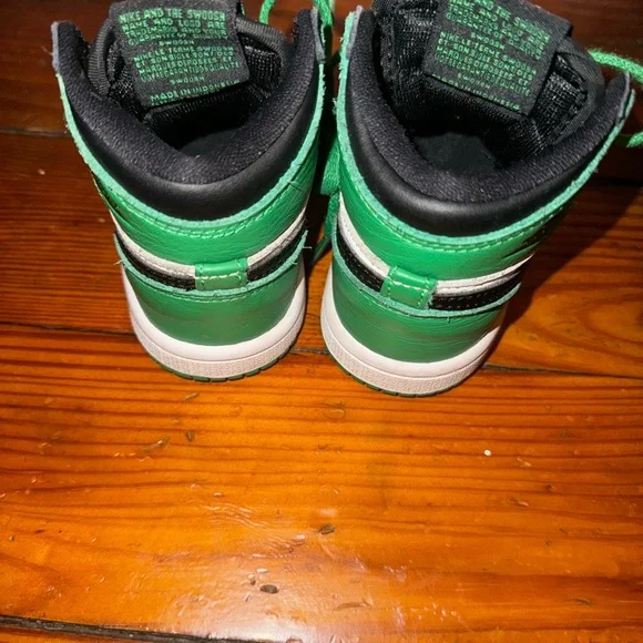 Air Jordan Retro 1 “Lucky Green” - Picture 2 of 4